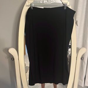 NEW Stretchy black skirt